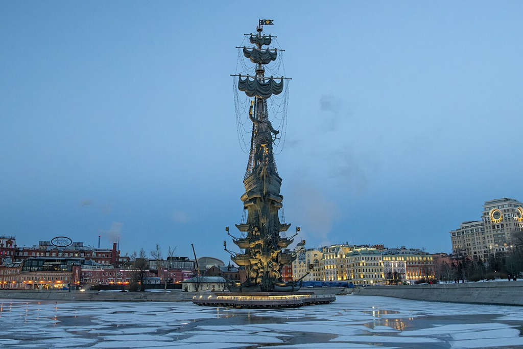 Самая высокая статуя в России