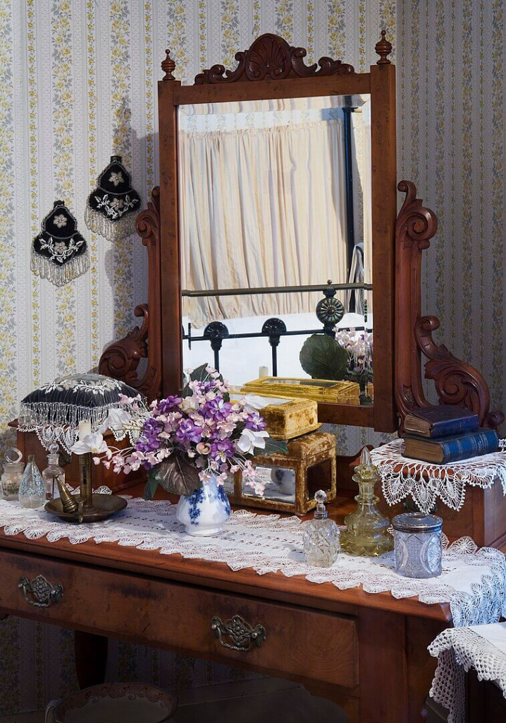 Мебель для спальни в викторианском стиле