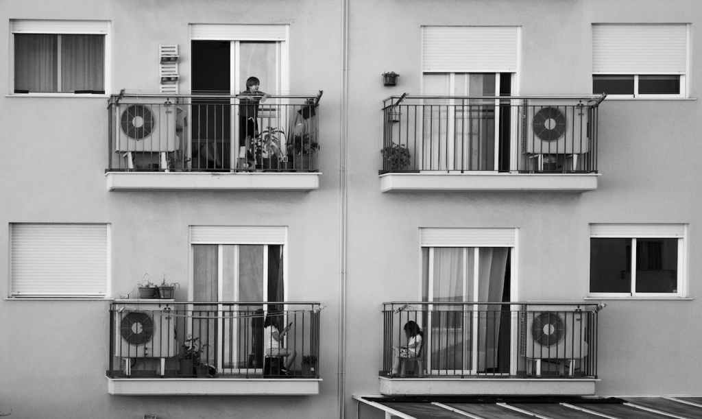 Красивый и современный дизайн балкона: идеи и фото которые вас вдохновят