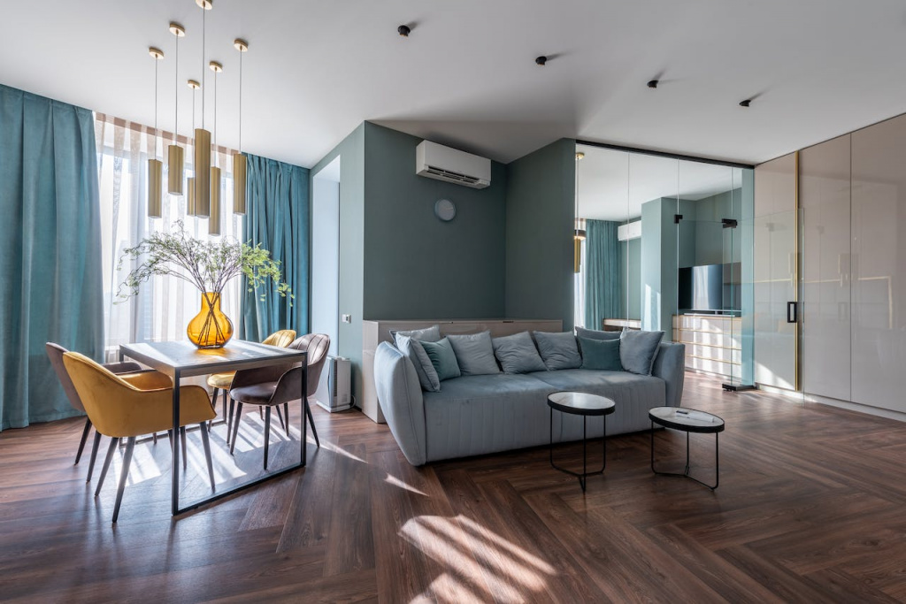 Серо-голубой цвет в интерьере: мебель в гостиной